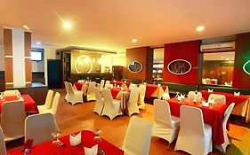 Alexander Hotel Tegal  2*